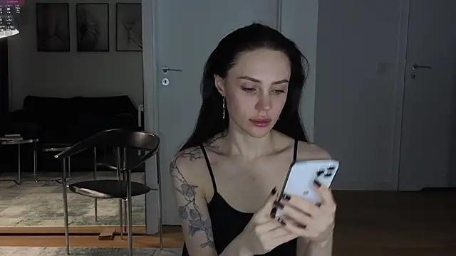 Sara Tranquil online show from November 18, 2025, 9:30 pm