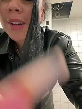 HaileyDiana online show from March 10, 2025, 4:57 pm