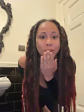 Snapshot of HaileyDiana chatting on April 7, 2026, 11:26 pm HaileyDiana online show from April 7, 2026, 11:26 pm