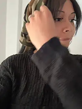 Snapshot of HaileyDiana chatting on April 15, 2026, 12:23 pm HaileyDiana online show from April 15, 2026, 12:23 pm