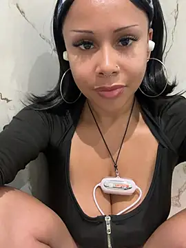HaileyDiana online show from May 19, 2026, 11:49 am