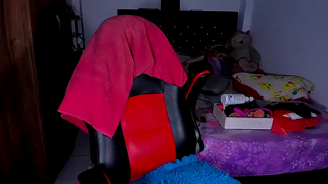 Snapshot of kerlysmith_24 chatting on February 17, 2025, 8:36 pm kerlysmith 24 online show from February 17, 2025, 8:36 pm