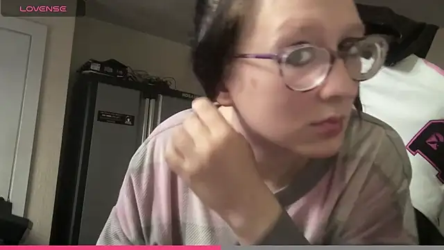 Snapshot of YandereDemon chatting on October 7, 2025, 6:16 pm YandereDemon online show from October 7, 2025, 6:16 pm