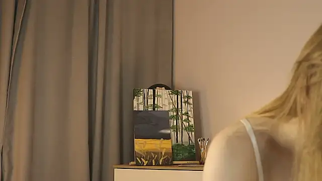 Snapshot of AliceLebel chatting on February 8, 2026, 3:48 pm AliceLebel online show from February 8, 2026, 3:48 pm