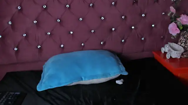 Snapshot of MaddyHudson chatting on March 8, 2025, 9:51 pm MaddyHudson online show from March 8, 2025, 9:51 pm