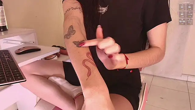 shanakendal2 online show from November 28, 2025, 2:20 pm