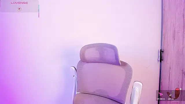 sofiaa grey  online show from November 13, 2025, 3:00 pm