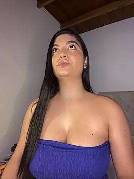 Snapshot of DashaStar chatting on January 24, 2025, 8:22 pm DashaStar online show from January 24, 2025, 8:22 pm