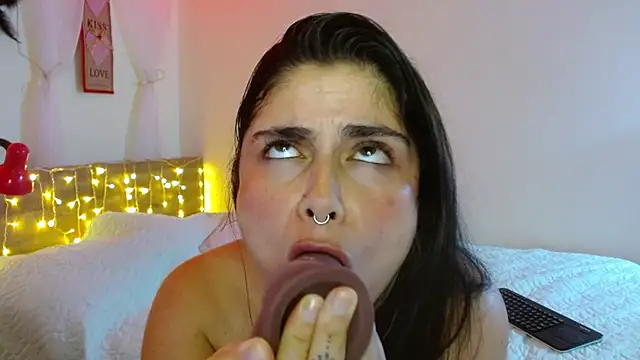 Juliietha servas online show from March 3, 2025, 1:10 am