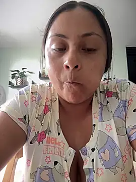 Snapshot of Sol_biglips chatting on February 6, 2025, 1:21 pm Sol biglips online show from February 6, 2025, 1:21 pm