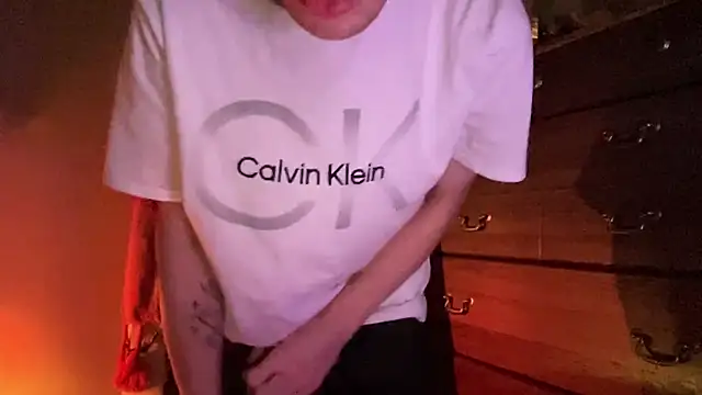 Snapshot of Mikeswanston chatting on October 21, 2025, 5:24 pm Mikeswanston online show from October 21, 2025, 5:24 pm