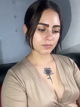 Snapshot of Azuna25 chatting on May 20, 2026, 8:15 pm Azuna25 online show from May 20, 2026, 8:15 pm