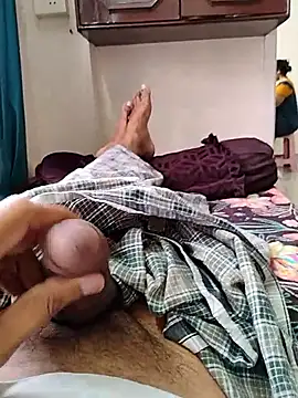 Snapshot of AUNTY1984 chatting on September 24, 2025, 3:10 am AUNTY1984 online show from September 24, 2025, 3:10 am