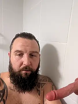 Snapshot of beardedbeasty86 chatting on October 25, 2025, 4:42 am beardedbeasty86 online show from October 25, 2025, 4:42 am