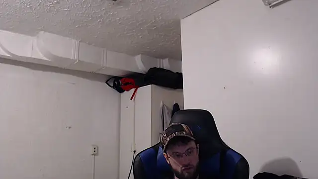 Snapshot of Talenjames4 chatting on November 4, 2025, 10:42 pm Talenjames4 online show from November 4, 2025, 10:42 pm