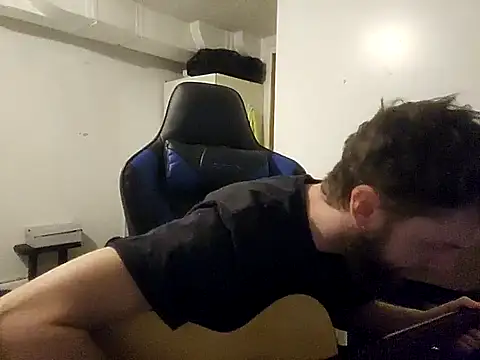 Snapshot of Talenjames4 chatting on December 17, 2025, 2:06 am Talenjames4 online show from December 17, 2025, 2:06 am