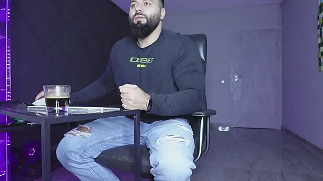 mattmasterss online show from December 14, 2025, 4:40 am