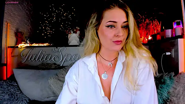 Snapshot of _JuliaSpace_ chatting on March 11, 2025, 5:13 pm JuliaSpace online show from March 11, 2025, 5:13 pm