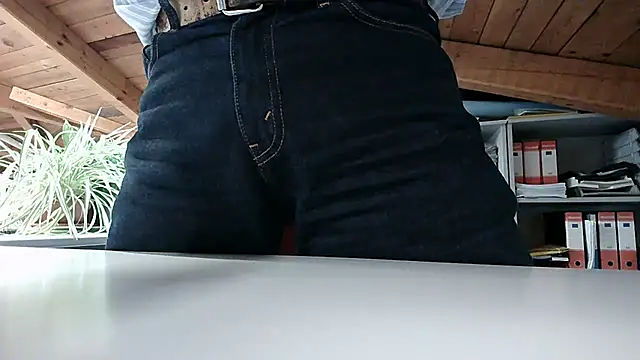 Snapshot of TWENTYONE0021 chatting on January 16, 2025, 5:12 pm TWENTYONE0021 online show from January 16, 2025, 5:12 pm