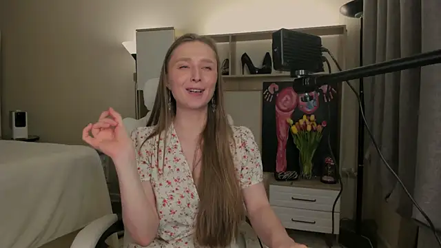 Snapshot of CharlotteWells chatting on March 10, 2025, 5:07 pm CharlotteWells online show from March 10, 2025, 5:07 pm