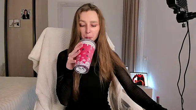 Snapshot of CharlotteWells chatting on November 16, 2025, 10:54 am CharlotteWells online show from November 16, 2025, 10:54 am