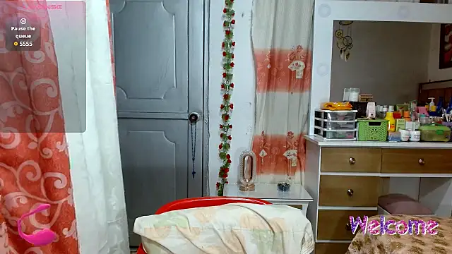 Snapshot of latinahot963 chatting on October 1, 2025, 8:48 pm latinahot963 online show from October 1, 2025, 8:48 pm