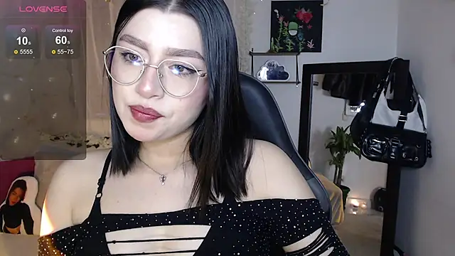 Snapshot of mily_thomson_b_ chatting on September 21, 2025, 10:44 pm mily thomson b  online show from September 21, 2025, 10:44 pm