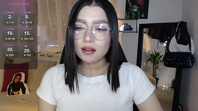 Snapshot of mily_thomson_b_ chatting on September 27, 2025, 7:19 pm mily thomson b  online show from September 27, 2025, 7:19 pm