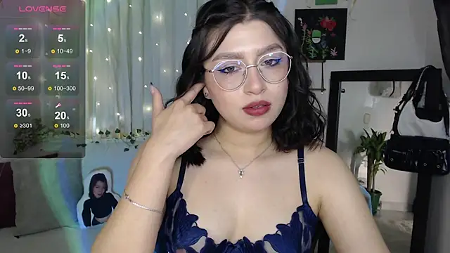 Snapshot of mily_thomson_b_ chatting on October 5, 2025, 6:06 pm mily thomson b  online show from October 5, 2025, 6:06 pm