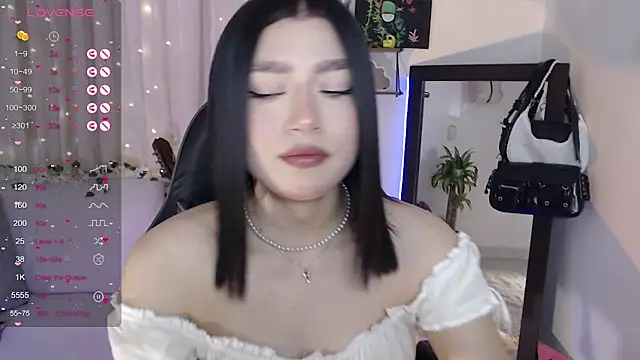 Snapshot of mily_thomson_b_ chatting on October 21, 2025, 8:53 pm mily thomson b  online show from October 21, 2025, 8:53 pm