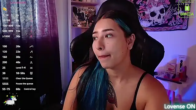 sweetcoralinee online show from October 14, 2025, 2:51 pm