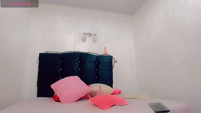 Snapshot of Rubi_30 chatting on February 24, 2025, 9:20 pm Rubi 30 online show from February 24, 2025, 9:20 pm