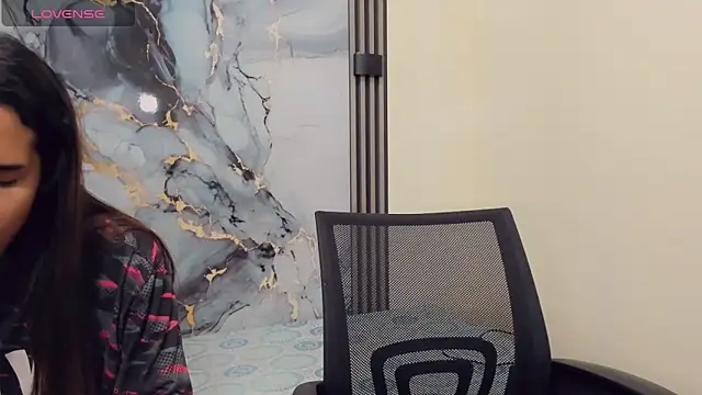 Snapshot of Rubi_30 chatting on November 27, 2025, 2:19 pm Rubi 30 online show from November 27, 2025, 2:19 pm