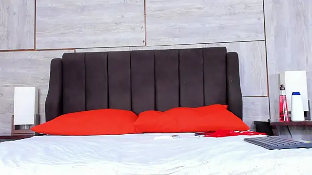 Lynn Jones online show from January 12, 2025, 10:45 am