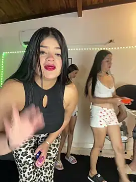 royalgirls x online show from November 15, 2025, 1:14 am