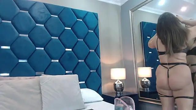 ThaniaJones online show from April 1, 2026, 11:55 am