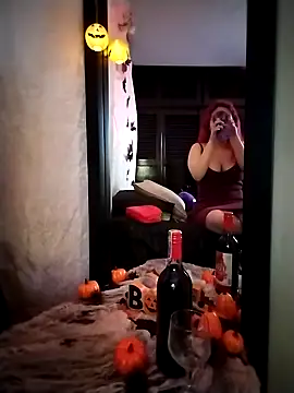 Dafne Moon online show from October 5, 2025, 4:00 am