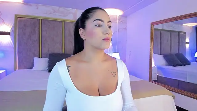 PaulinaDuarte online show from March 8, 2026, 12:31 pm