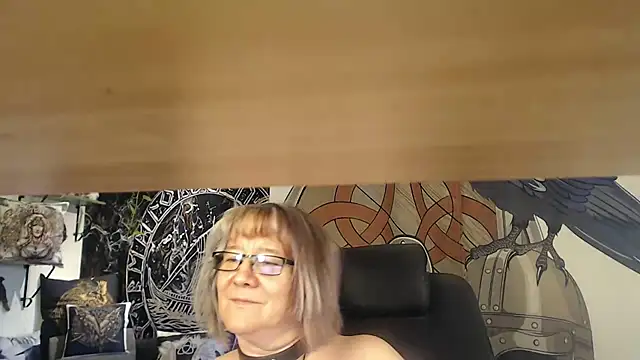 Snapshot of TittenMichelle chatting on March 6, 2026, 8:11 am TittenMichelle online show from March 6, 2026, 8:11 am