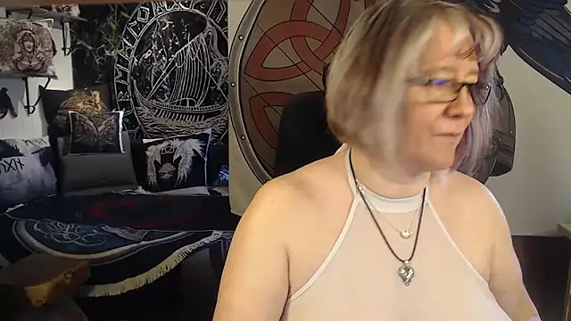 Snapshot of TittenMichelle chatting on March 10, 2026, 8:08 am TittenMichelle online show from March 10, 2026, 8:08 am