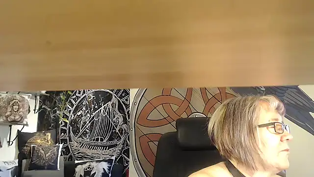 Snapshot of TittenMichelle chatting on March 29, 2026, 4:18 pm TittenMichelle online show from March 29, 2026, 4:18 pm