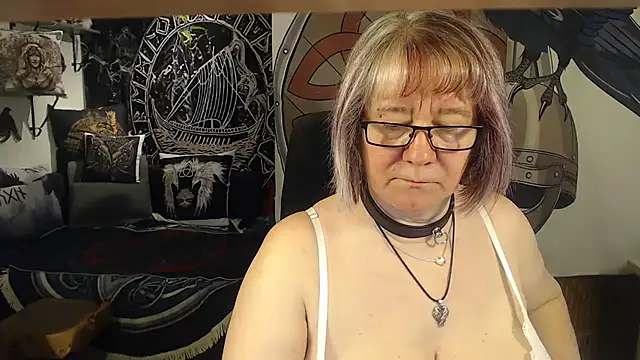 Snapshot of TittenMichelle chatting on April 13, 2026, 6:41 am TittenMichelle online show from April 13, 2026, 6:41 am