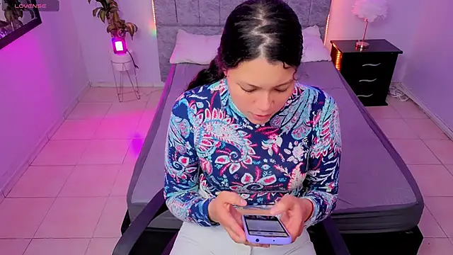 Lana stone  online show from December 20, 2025, 3:13 am