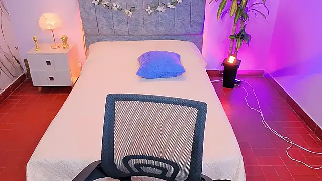 Lana stone  online show from January 13, 2026, 3:23 am