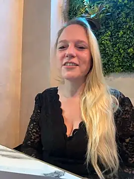 Snapshot of MoniqueLaFee chatting on January 9, 2025, 8:55 am MoniqueLaFee online show from January 9, 2025, 8:55 am