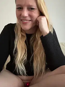 Snapshot of MoniqueLaFee chatting on January 24, 2025, 7:51 am MoniqueLaFee online show from January 24, 2025, 7:51 am