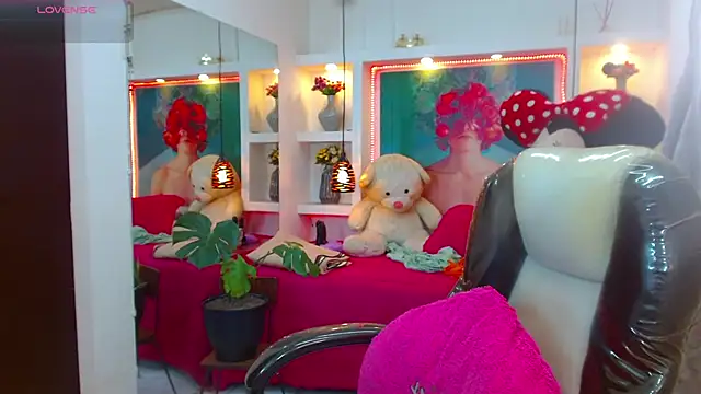 lorenapinto online show from October 29, 2025, 5:58 pm