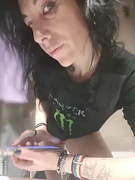 freyamoret online show from March 26, 2026, 4:40 am