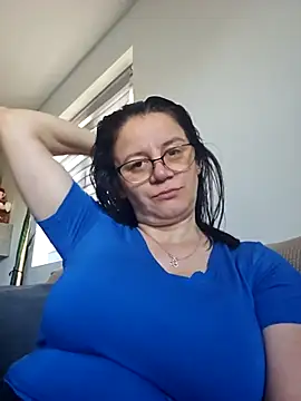 KristenVega online show from November 2, 2025, 6:49 am