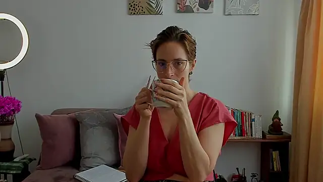 cuddlingbunny online show from January 19, 2025, 4:36 pm